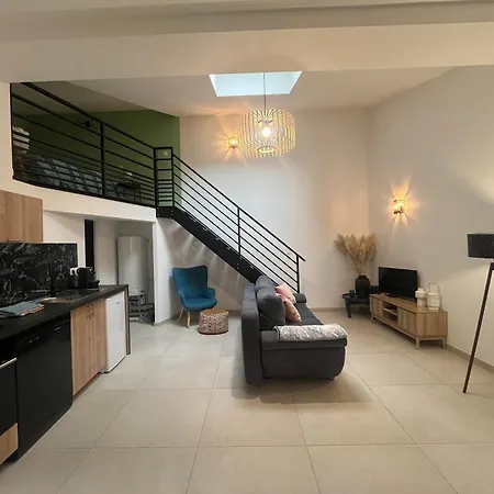 La Vie Est Belle Apartment